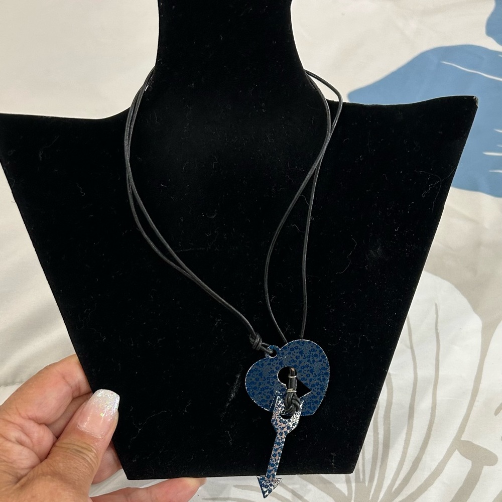 NECKLACE • Leather Rope Key and Lock • - Picture 5 of 6